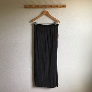 ❄️ 5 for $10 ❄️ Metallic Speckled Maxi Skirt